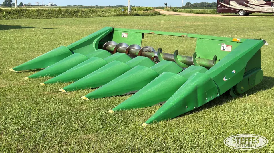 John Deere 643 Corn Head