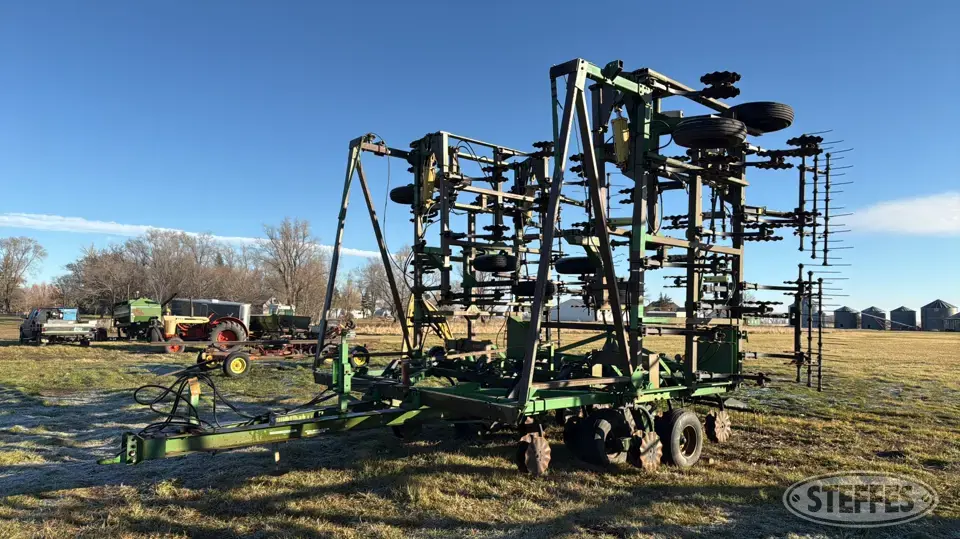 John Deere 1650 Vertical Tillage