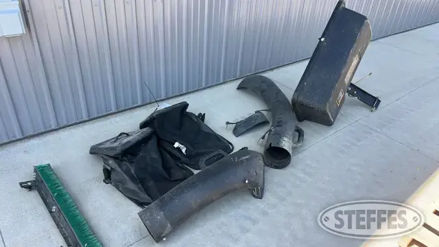 John Deere bagger w/brush kit