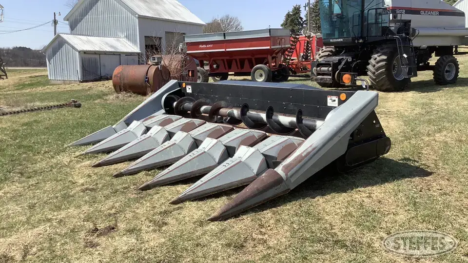 Gleaner 630 Corn Head
