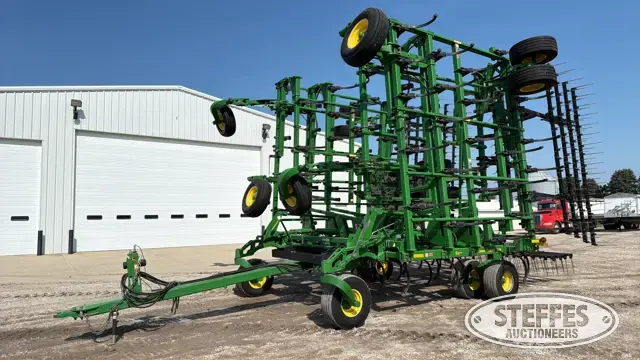 2013 John Deere 2210