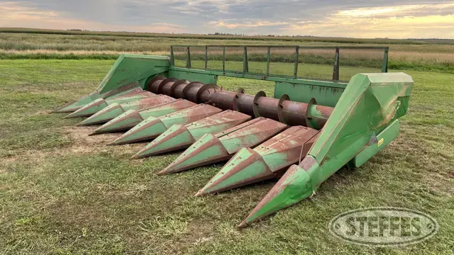 John Deere 853