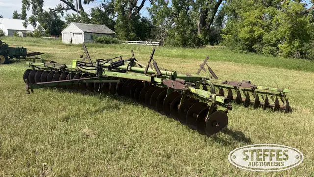 John Deere tandem disc