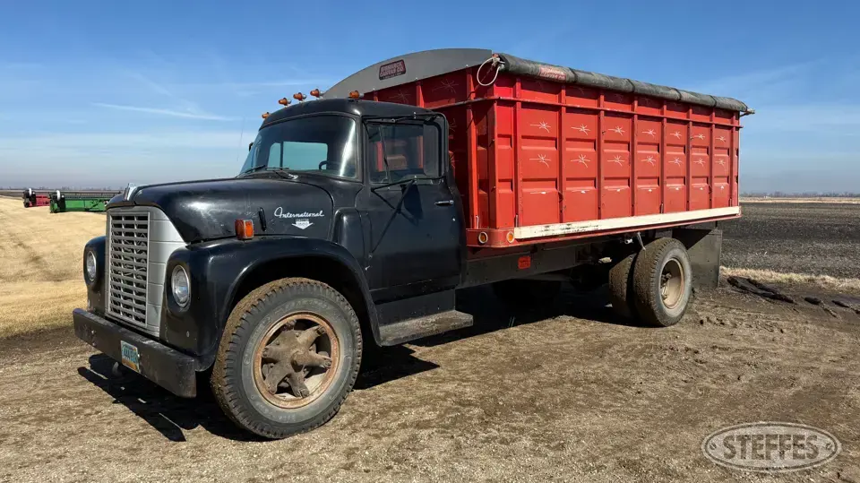 1971 International Loadstar 1600 Grain Truck