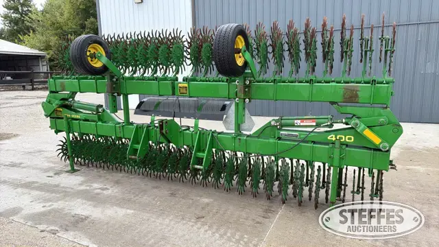 John Deere 400