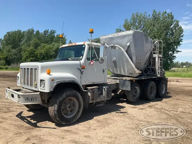 1999 International 2574
