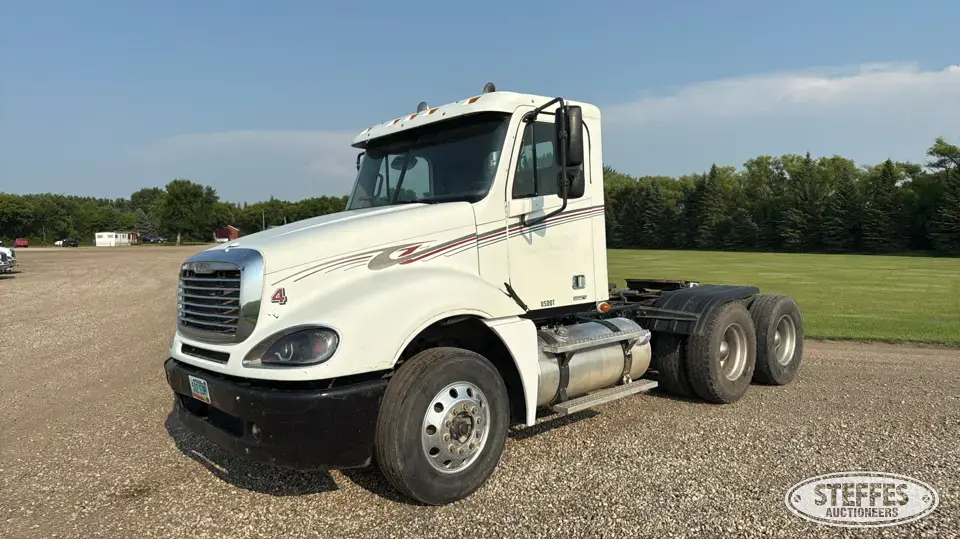 2006 Freightliner Columbia 120 Conventional Truck without Sleeper