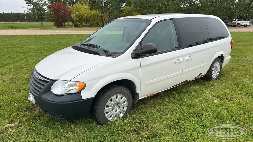 2005 Chrysler Town & Country LX Van