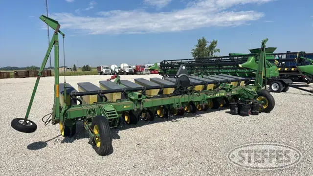 John Deere 7300