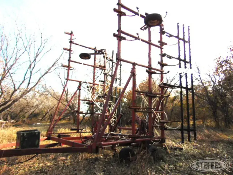 International 645 Vibra Chisel Field Cultivator