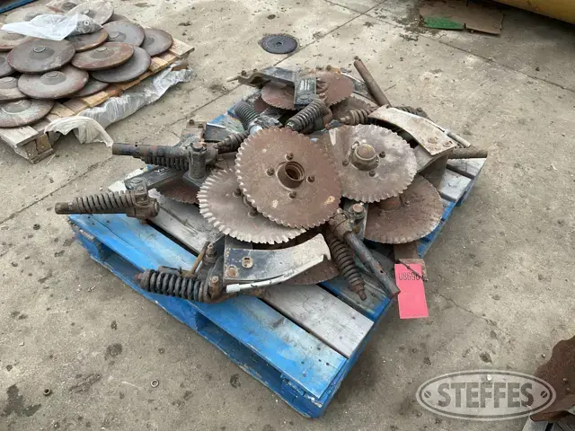 (8) Yetter single disc fertilizer openers