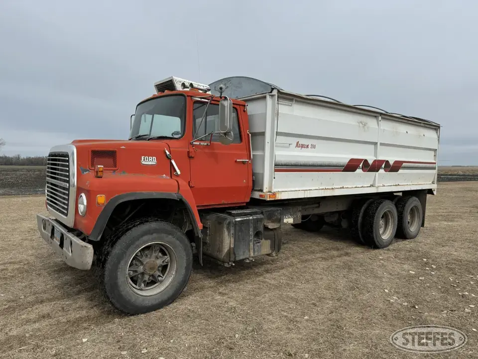 1983 Ford 9000 Tandem Boxed Truck