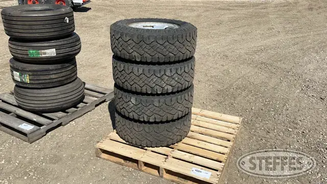 (4) Goodyear Wrangler 265/70R17 tires
