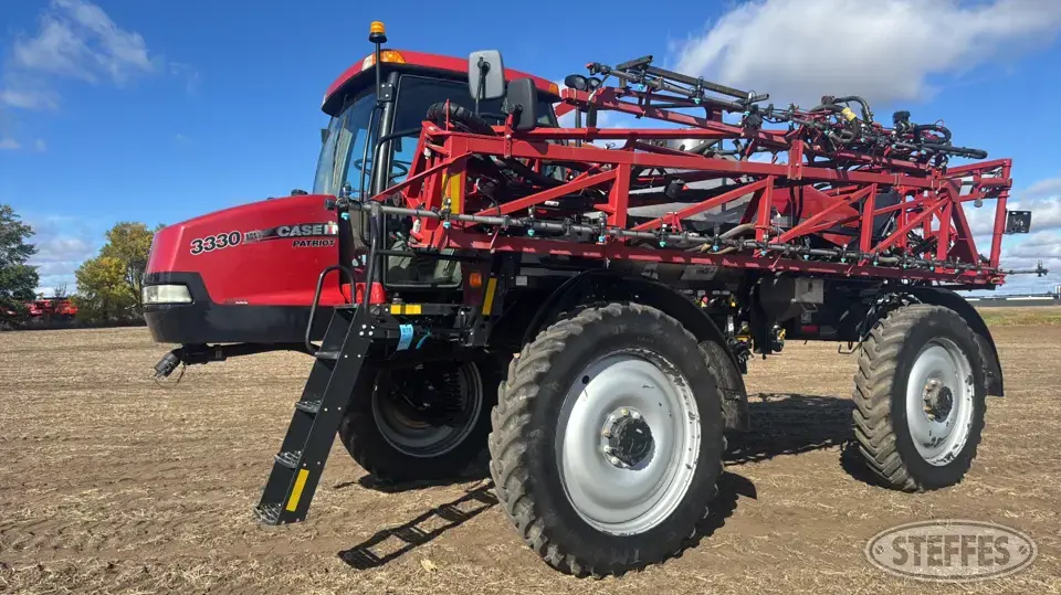 2011 Case IH Patriot 3330 Self-Propelled Sprayer