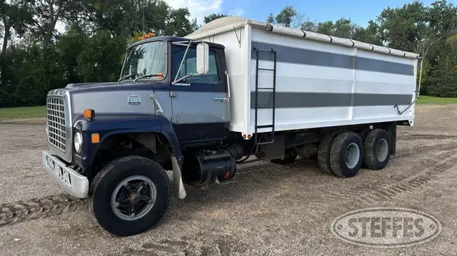 1983 Ford 800