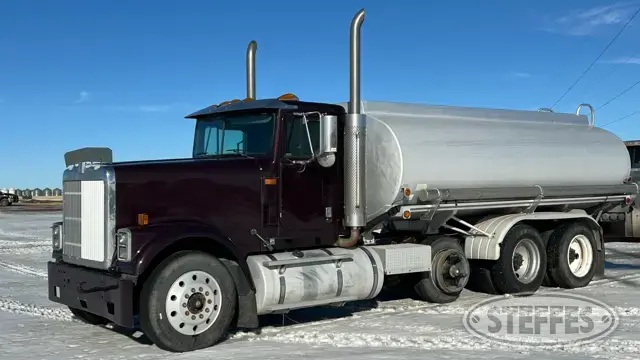 1995 International 9300 4,000 gal.