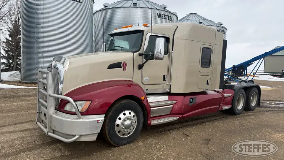2014 Kenworth T660 Conventional Truck with Sleeper