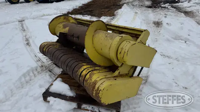 John Deere forage harvester pickup head