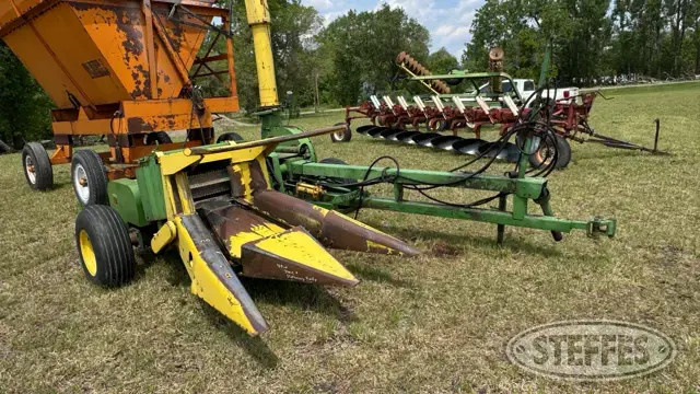 John Deere 3800