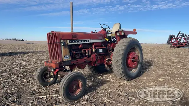 1966 Farmall 806