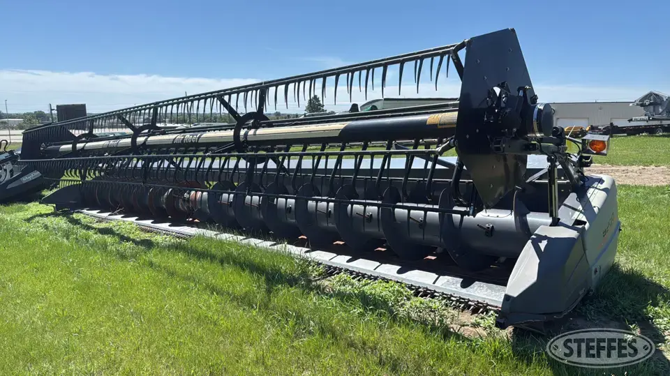 2007 Gleaner 8200-35 Flex Head