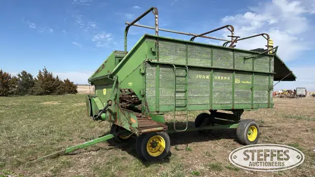 John Deere 125
