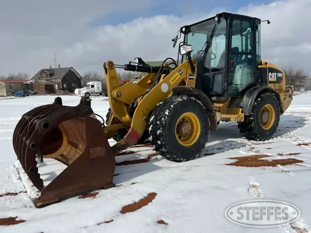 2018 CAT 906M