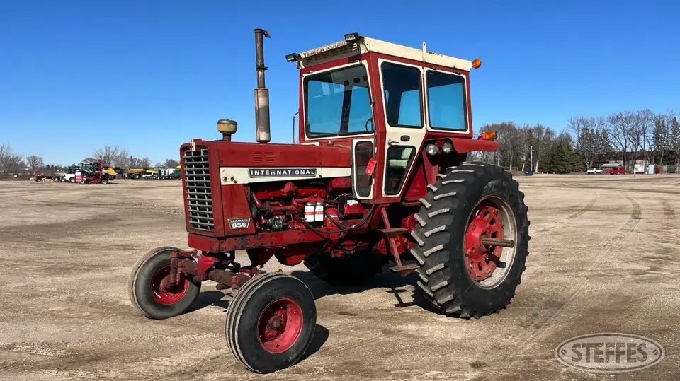 1968 Farmall 856 2WD Tractor