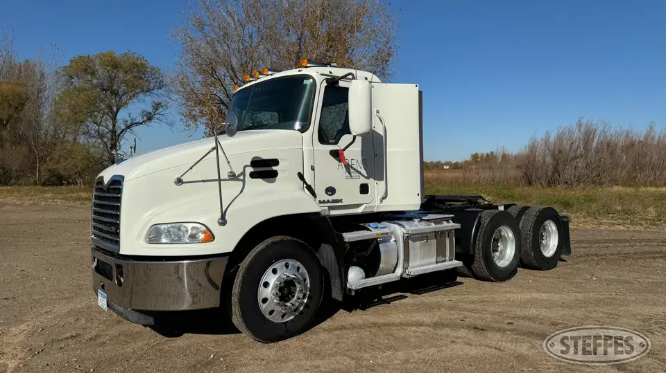 2015 Mack Pinnacle Conventional Truck without Sleeper