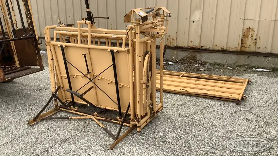For-Most Squeeze Chute
