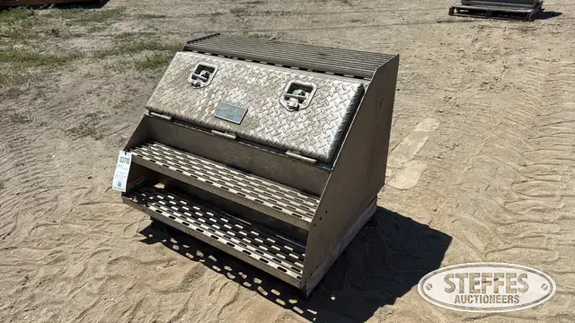 Merritt saddle box