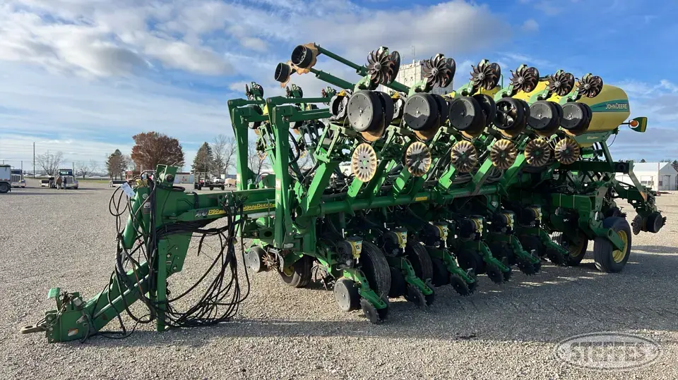 2005 John Deere 1790 12 or More Row Planter