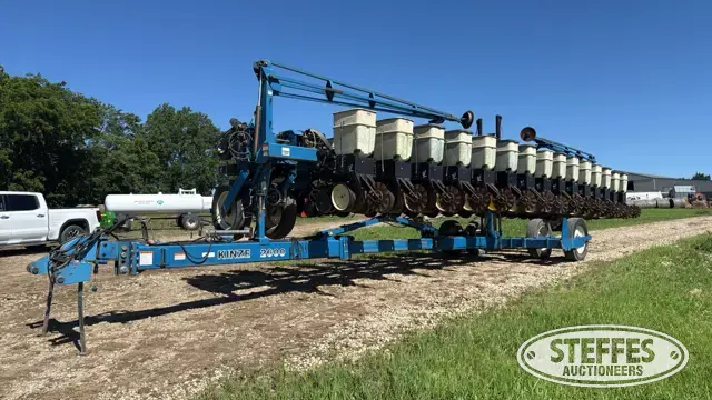 1997 Kinze 2600