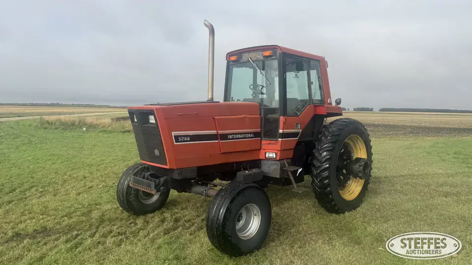 1982 International 5288 2WD Tractor
