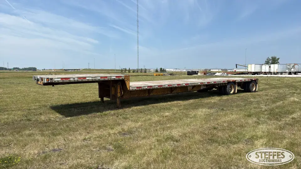 2005 Fontaine spread axle step deck trailer