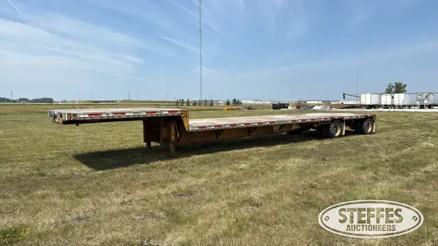 2005 Fontaine Spread axle step deck trailer