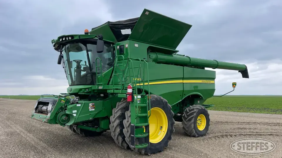 2015 John Deere S680 Combine