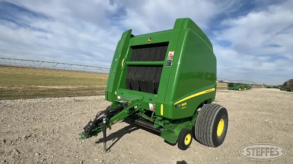 2015 John Deere 569 Premium Round Baler