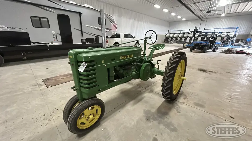 1944 John Deere H Collectible Show Tractors-Stationary Engine