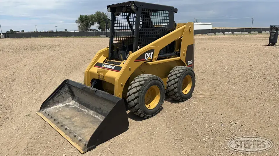 2000 CAT 236 Wheeled Skid Steer