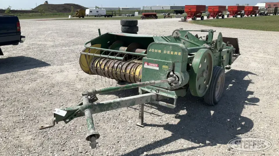John Deere 24T Square Baler