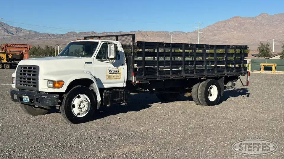 1998 Ford F-700 Flatbed Truck