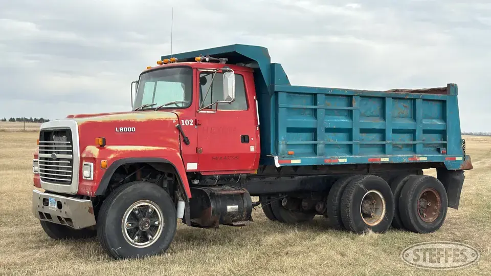 1989 Ford L8000 Dump Truck