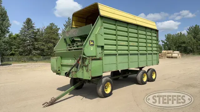 John Deere 716