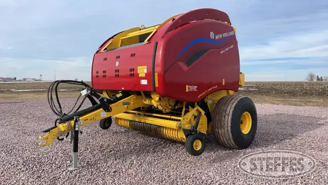 2022 New Holland Roll-Belt 560