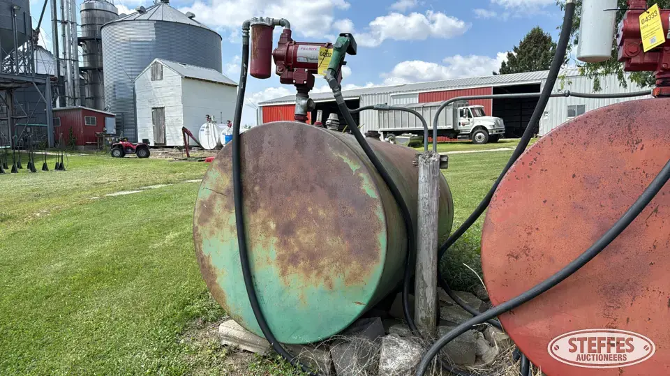 550 gal. horizontal fuel tank