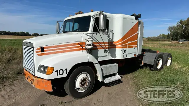 2000 Freightliner FLD112