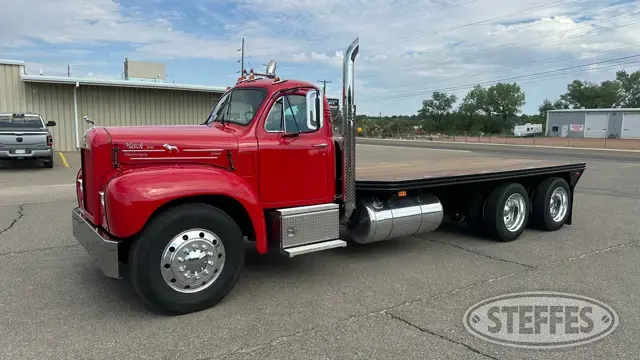1960 Mack B61ST