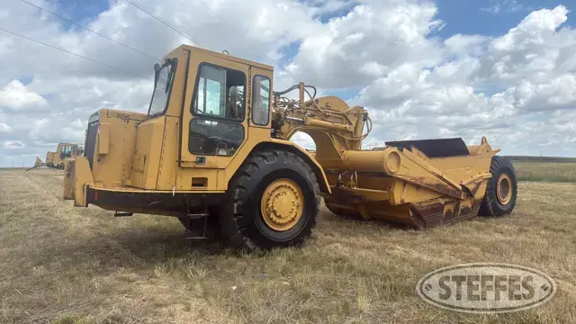 1987 CAT 621E