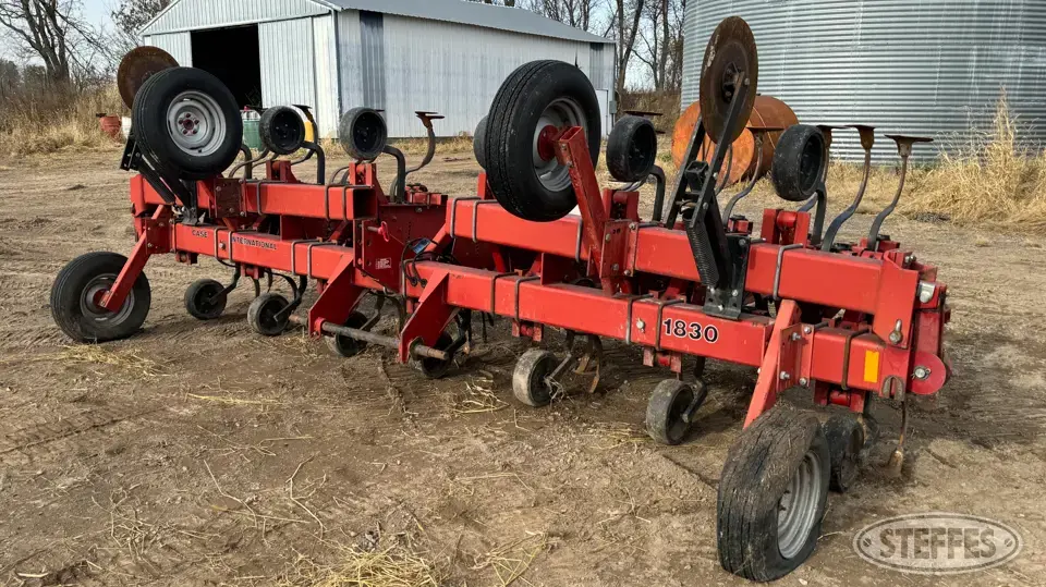 Case IH 1830 Row Crop Cultivator